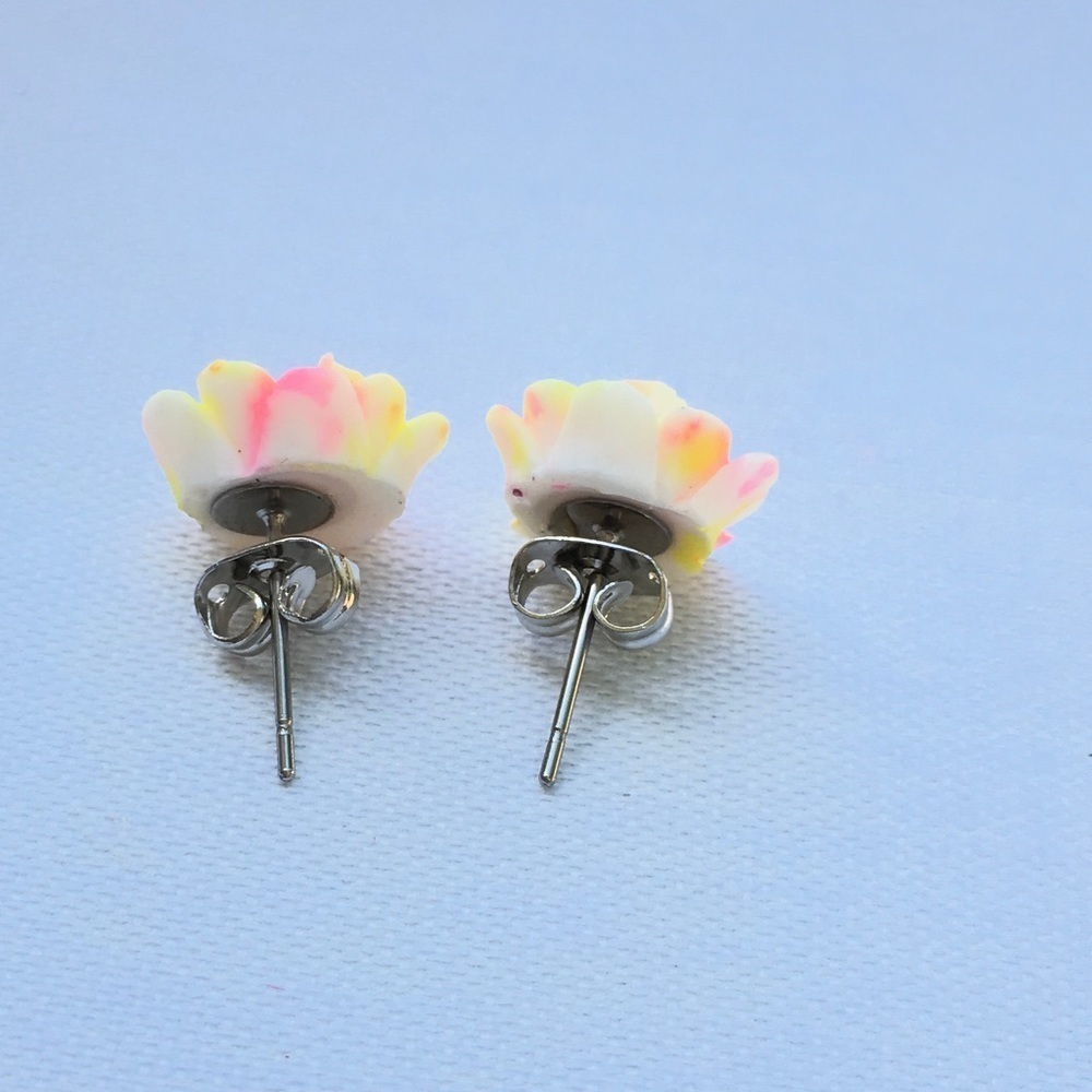 🆕 Flower earrings 🌸 - Picture 2 of 3
